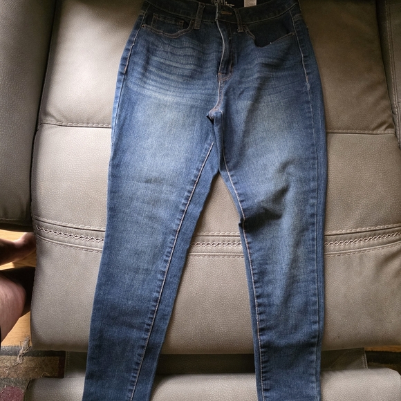 Time and Tru Blue Skinny Jeans with Distressed Look- Size 8 - Picture 1 of 2